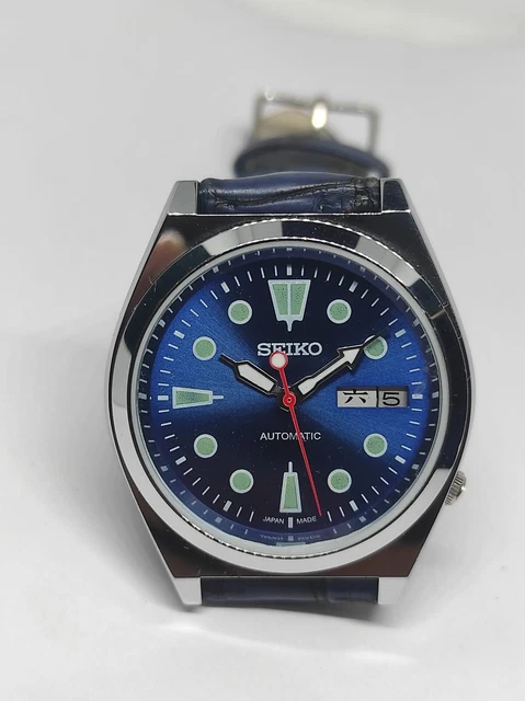 Seiko SNK375 Orologio Uomo Automatico – Cassa Acciaio 37mm, Quadrante Nero, Bracciale In Acciaio, Giorno/Data, Resistente 30m