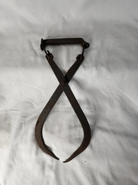 Vintage Antique Rustic Wishbone Ice Block Tongs Wood / Hay / Log
