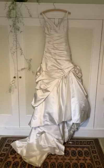 PRONOVIAS WEDDING DRESS size 8 ivory satin good condition