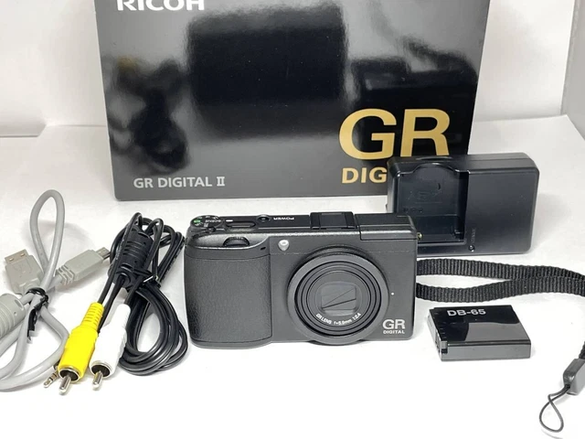 Ricoh GR DIGITAL II Working