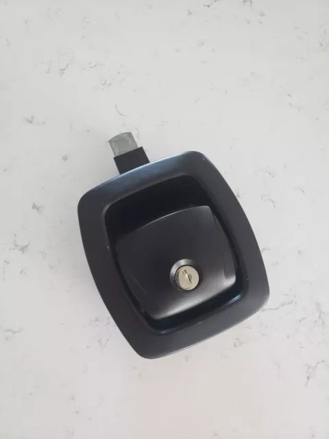 Southco Latch, Locking