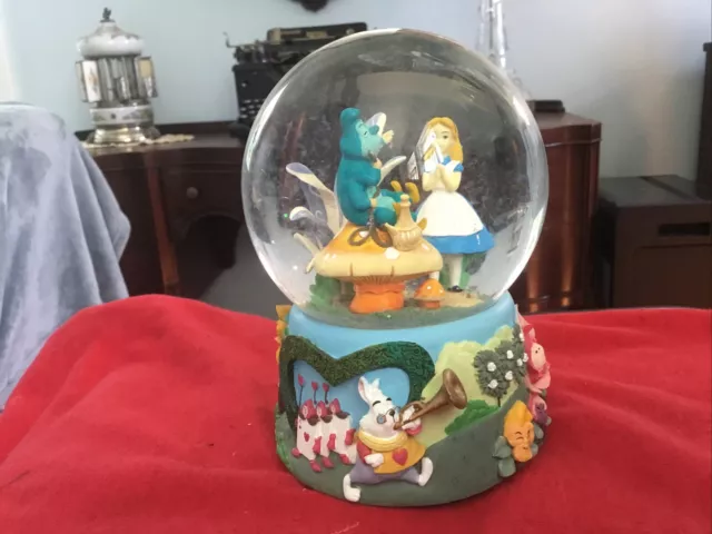 Disney Alice In Wonderland Caterpillar Enesco Musical "I'm Late" Snow Globe Disney Alice In Wonderland Caterpillar Enesco Musical "I'm Late" Snow Globe