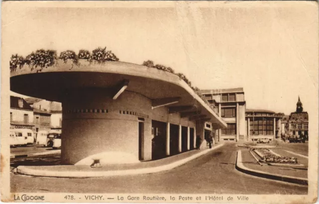CPA Vichy La Gare Routiere,la Poste et Hotel de Ville (1156527)