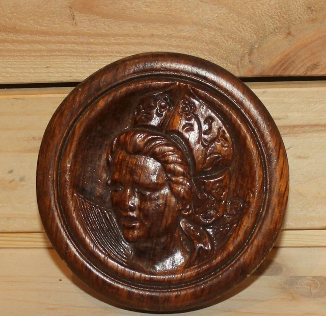 Ancienne sculpture murale en bois sculpté visage d'inspiration gothique