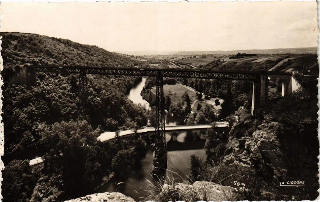 CPA AK Viaduc de Rouzat Vue d'ensemble sur la Sioule et la vallée (683089)