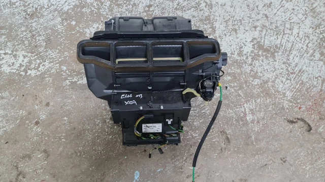 Vi E Bulloni In Scatola Isolata Su Bianco Fotografia Stock - Immagine - Foto 11