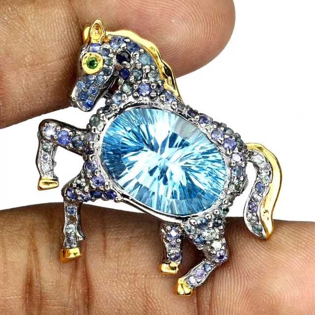 Main Ovale Topaze Bleu 16.14ct Saphir Gemmes 925 Argent Sterling Cheval Broche