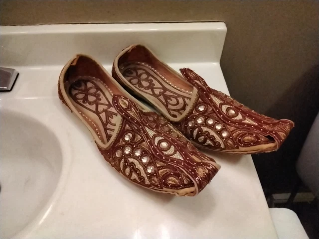 VINTAGE 1920-1940s INDIA PAKISTAN PUNJAB EMBROIDERED JUTTI CURL TOES SHOES SZ 13
