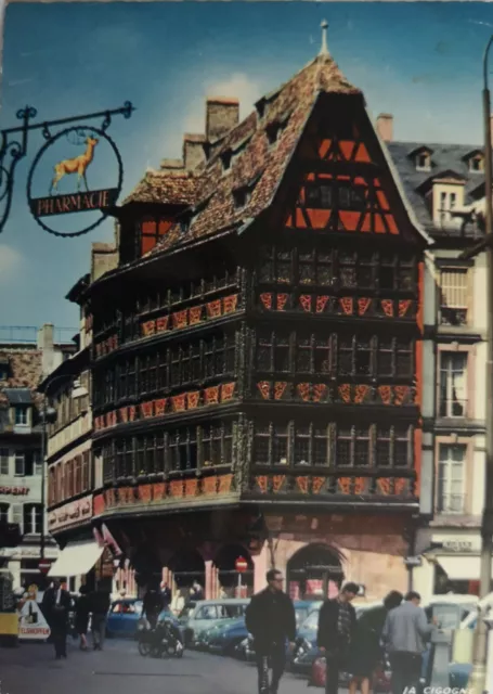 CPA STRASBOURG la maison kammerzell et rue animée  dept-67