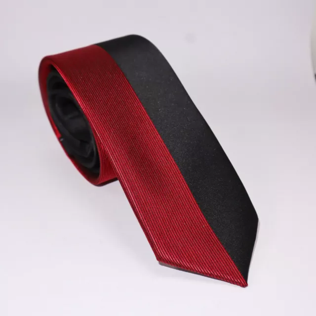 Corbata color rojo y negro de tela polifibras para vestir elegante 2