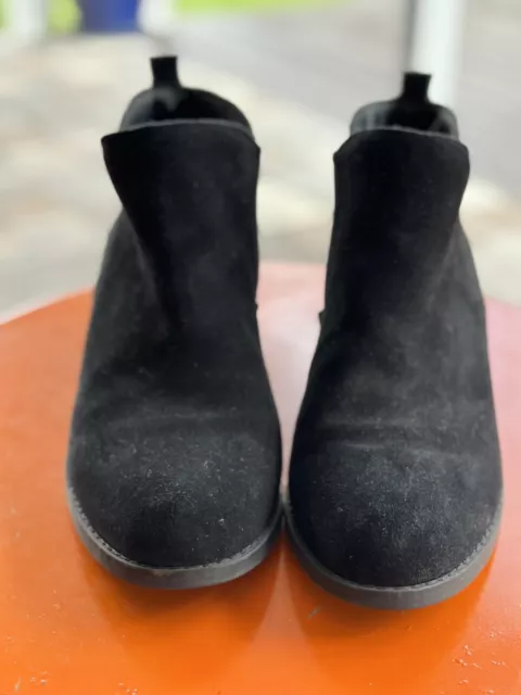 Reba Wandas Black Suede Booties Size 9