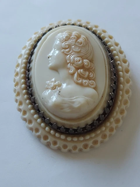 Broche Camée Damart Vintage - Plastique Aspect Ambre - Couleurs Rétro