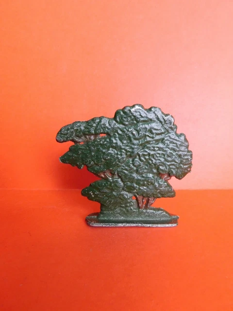 QUIRALU /WENDAL : LA FERME OU DECOR : TRES BEL ARBRE