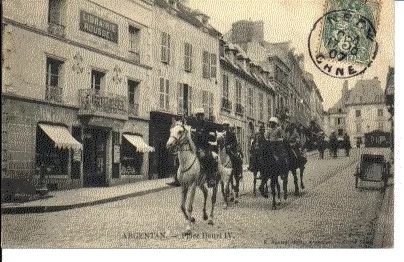 (S-34863) France - 61 - Argentan Cpa Librairie Roussel - Militaires A Cheval