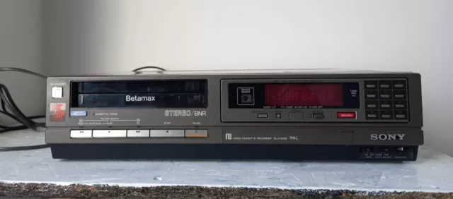 Sony video cassette recorder Betamax SL-C40ES Made in Japan primi anni '80 2