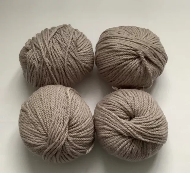 ALPACA/ WOOL blend. Supersoft. Beige .4 balls . 200g total.