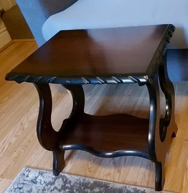 Piccolo tavolo portaoggetti legno scuro H41 cm L41 cm L34 cm