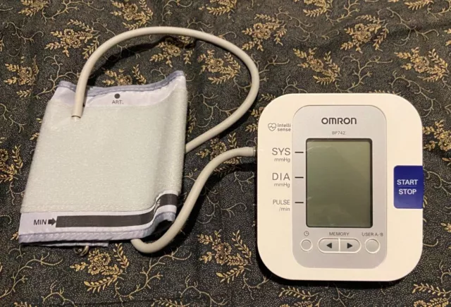 Monitor de presión arterial en la parte superior del brazo OMRON serie 5 bp742n con estuche