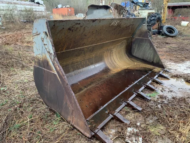Tooth Bucket for Volvo L120 loader, excellent condition