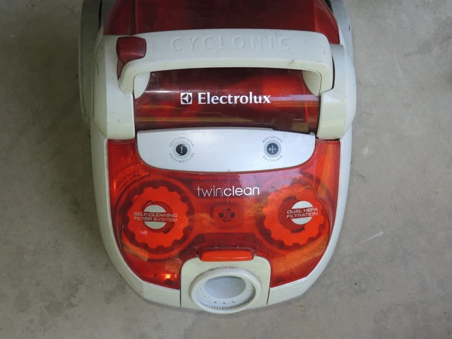 Electrolux Twin Clean EL7055A Bagless Cyclonic Canister Vacuum Cleaner