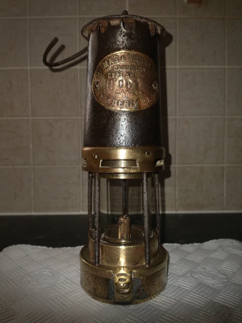 E Thomas & Williams No. 1 Miners Lamp
