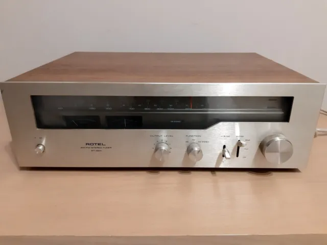 Rotel RT-624 vintage AM/FM Stereo Tuner