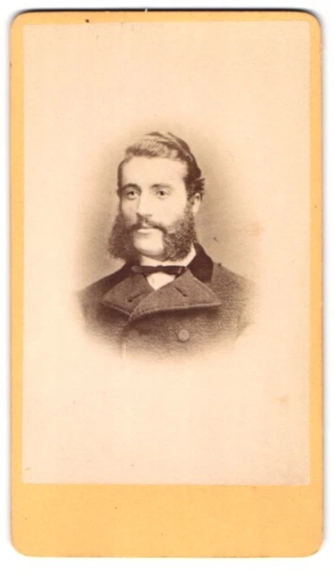 Fotografie Otto Wigand, Zeitz, Stephansstr. 45, Portrait Mann im Tweed Anzug mi