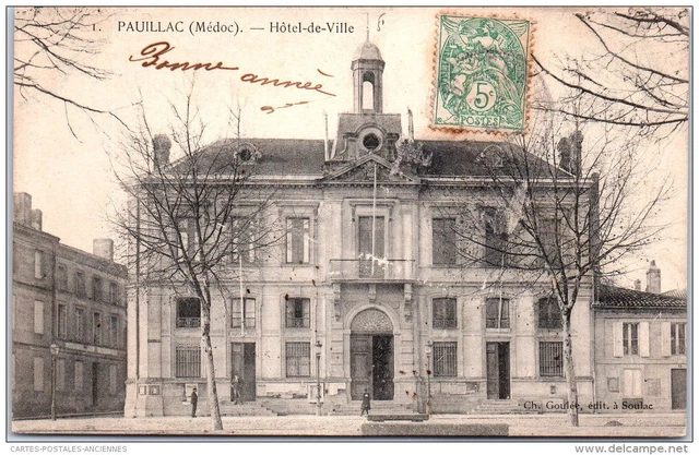 33 PAUILLAC - vue de la facade de l'hotel de ville