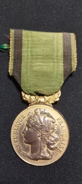 ancienne médaille société d'encouragement au bien NO militaire civile