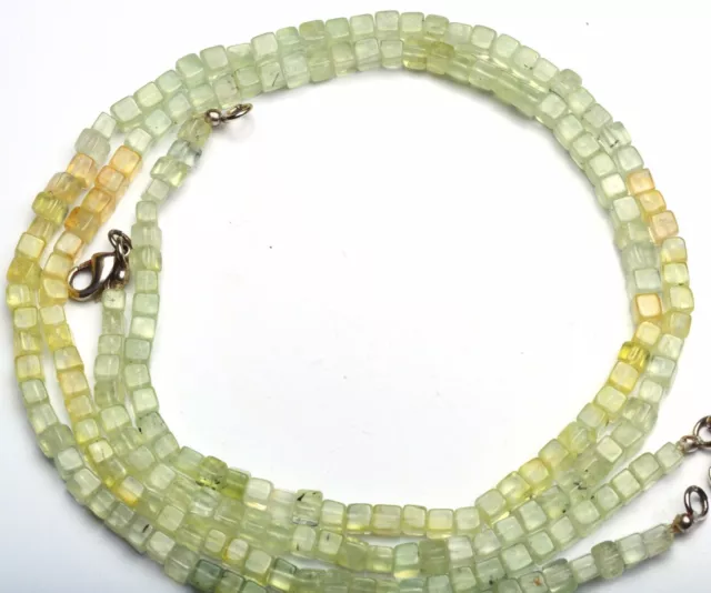 Gemma naturale Prehnite liscia 4 mm ca. Collana con perline a forma di cubo...