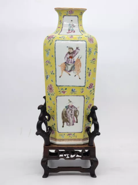 Chinese famille jaune  Porcelain squared Vase Qing dynasty Qianlong mark 19th c.