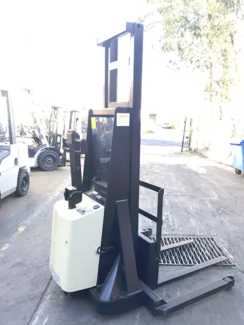 Crown Walkie Reach Stacker 3.3m Lift Fully Refurbished $3999+GST Negotiable