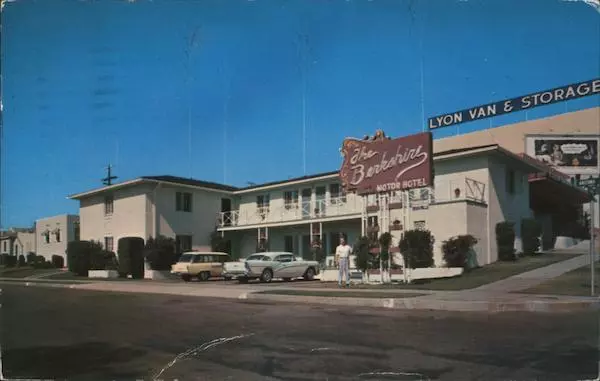 1960 San Diego,CA Berkshire Motor Hotel California Amescolor Publishers Postcard