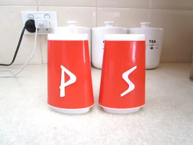 Retro/vintage 60s-70s ORANGE PLASTIC  salt & pepper shakers KARTELL ERA