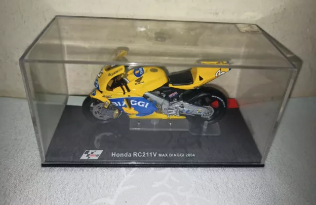 Modellino moto Honda RC 211V Max Biaggi 2004, scala 1:24