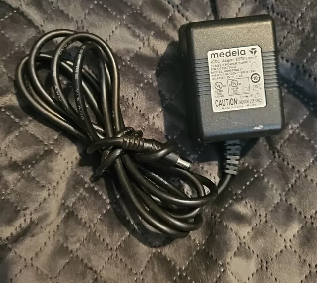 Medela  Ac/Dc Adapter Charger 9207010 Model U090100D31 9V