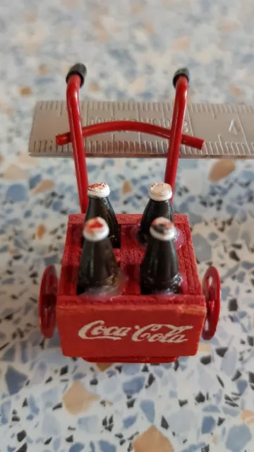 Coca Cola Flaschen Wagen Kasten Holz Metall Sackkarre aus Vitrine Rarität