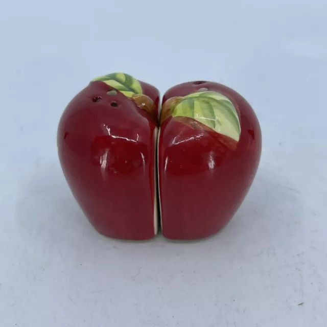 Collectable Vintage SALT & PEPPER Shakers Kitsch Red Apple Magnetic 5cm High