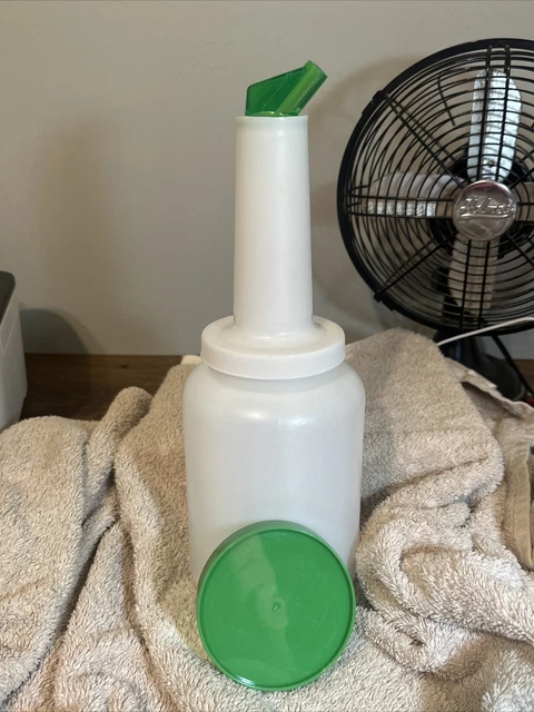 Thunder Group PLSNP02G 2 Qt Green Color Coded Plastic Storer and Pour
