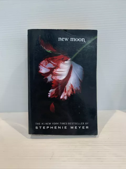 New Moon by Stephanie Meyer