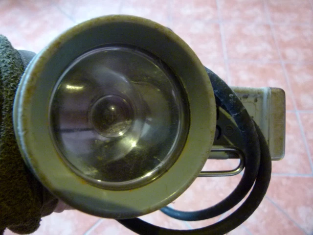DDR Bergbau Erzgebirge Wismut GAZ AKA Zwickau Akkulampe Grubenlampe Kopflampe
