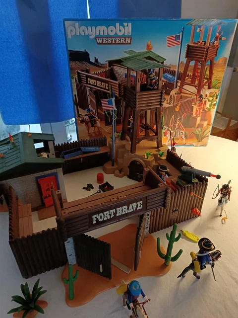 Lots De Playmobil Western – 5247 / 5245 – Fort Brave, Soldats Et Cowboys (2 Pièces)
