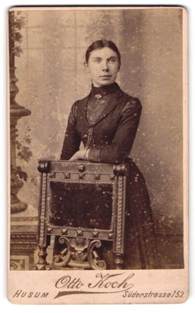 Fotografie Otto Koch, Husum, Süderstraße 152, Junge Frau mit wachem Blick