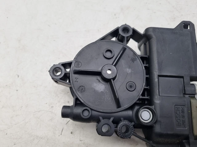 Kia Sorento Window Motor Front Right Driver Side 82460-2P010 Mk2 2010 - 2014