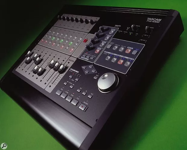 Interfaz de audio de superficie de control/mezclador profesional Tascam FW-1082