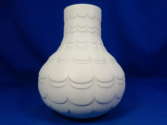 Formschöne / well shaped 70´s design SCHERZER Relief Porzellan 505 / 1   18 cm