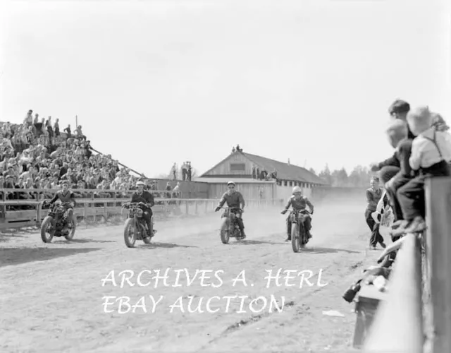 Harley-Davidson 1930's line-up motorcycle racing photo photograph