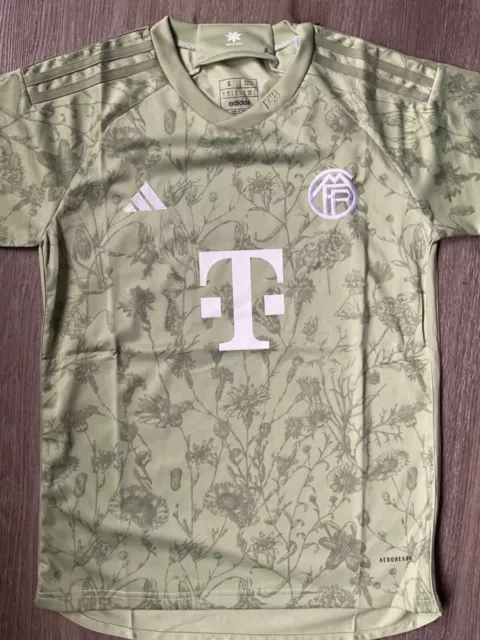 🍺SALE🍺BNWT Adults Bayern Munich OKTOBERFEST Jersey - MEDIUM