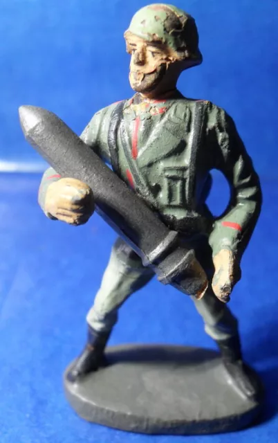 Militär 1 Soldat mit Granate (Geschützbedienung) , Elastolin, 7 cm, VK