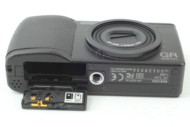 [Top Mint in Box] Ricoh GR Digital 8.1MP Compact Digital Camera From JAPAN 811 8